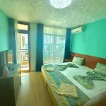 зафи Apartment *